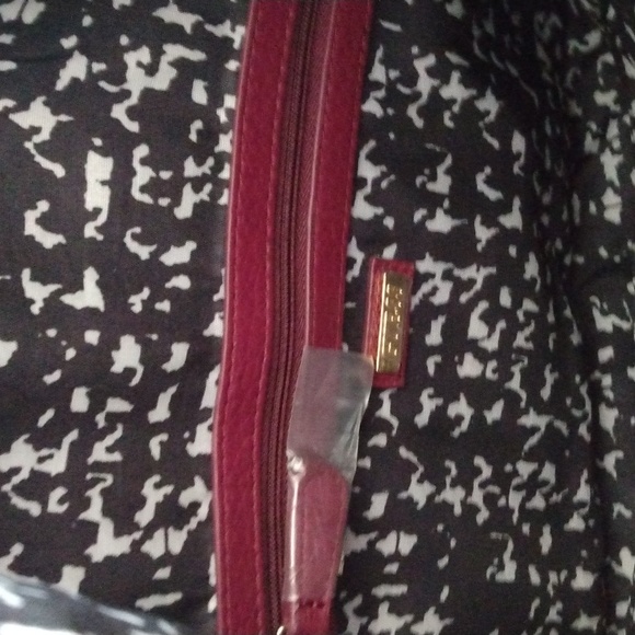 Guess women's deep burgundy wristlet bag - Picture 15 of 17